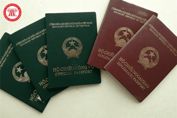 Giấy tờ liên quan đến việc cấp hộ chiếu công vụ ở nước ngoài là những giấy tờ nào theo quy định?