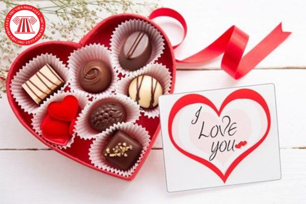 Valentine có nghĩa là gì? 1 năm có mấy ngày Valentine? Tặng bất động sản cho vợ ngày Valentine có phải lập thành văn bản?