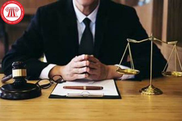 Người thực hiện trợ giúp pháp lý có được tiếp tục thực hiện trợ giúp pháp lý khi thu hồi thẻ cộng tác viên trợ giúp pháp lý không? 