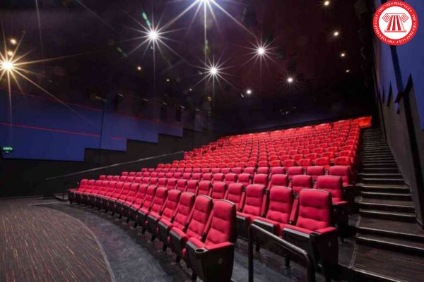 Cơ sở điện ảnh phổ biến phim trong rạp chiếu phim có quyền từ chối phục vụ người xem khi người xem mất trật tự tại rạp chiếu phim không?
