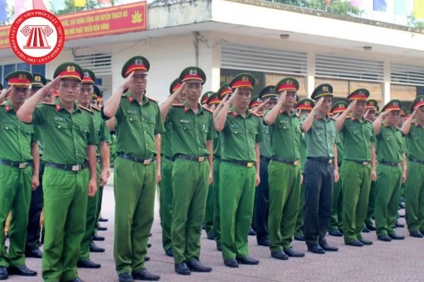 Trường Công an nhân dân có thuộc đối tượng trang bị vũ khí thể thao không? Vũ khí thể thao được sử dụng khi nào?