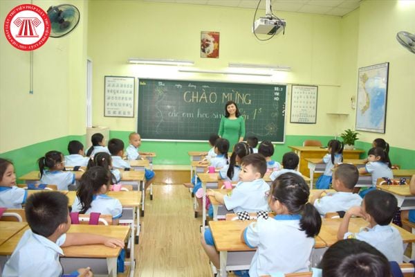 Tiêu chuẩn xét thăng hạng giáo viên tiểu học hạng 3 lên hạng 2 cần phải có thời gian giữ chức danh nghề nghiệp bao lâu?