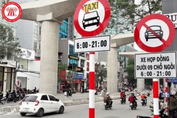 Biển cấm xe taxi là gì? Từ năm 2025 xe taxi đi vào đường có biển cấm xe taxi bị phạt bao nhiêu?