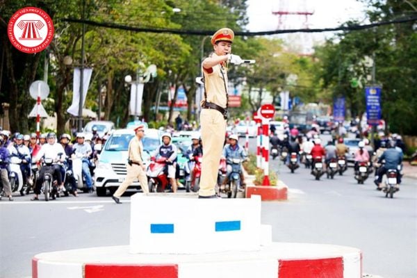 Cảnh sát chỉ huy giao thông đường bộ có trách nhiệm gì khi giải quyết các vụ ùn tắc giao thông đường bộ?