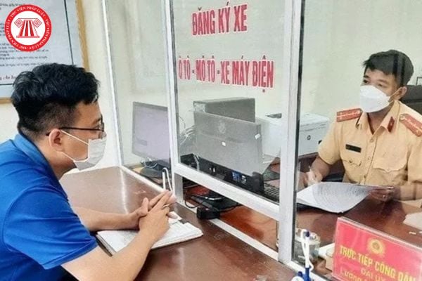 Trong thời gian chờ nhận kết quả thu hồi giấy đăng ký sang tên xe thì chủ xe có được giữ lại biển số xe để sử dụng không?