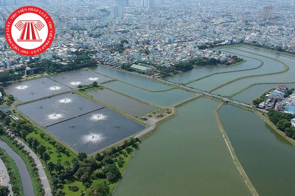 Có tạm dừng kiểm tra việc chấp hành pháp luật về tài nguyên nước khi đối tượng được kiểm tra có sự thay đổi về tư cách pháp nhân không?