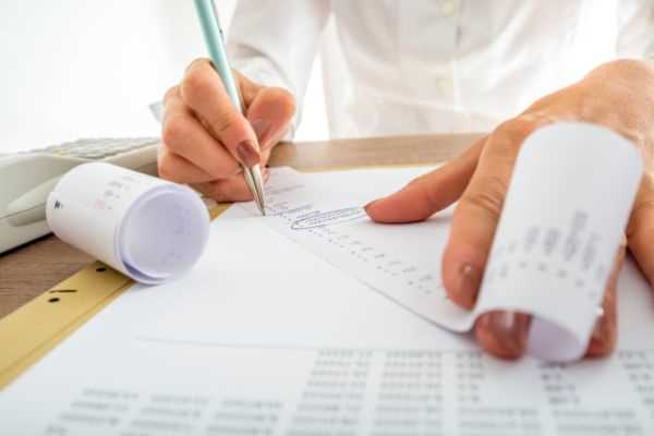 The statute of limitations for handling violations in the field of invoices and taxes in Vietnam is 2 years from when? How long is the tax arrears period?