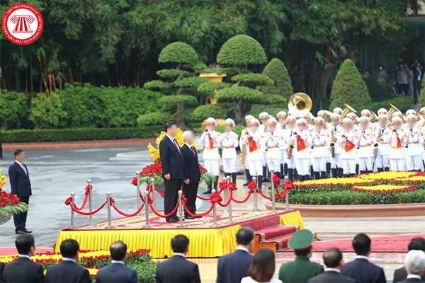 Nghi lễ đón, tiếp Nguyên thủ quốc gia đồng thời là Người đứng đầu Đảng cầm quyền thăm chính thức theo hai chức danh được tiến hành như thế nào theo quy định mới nhất?