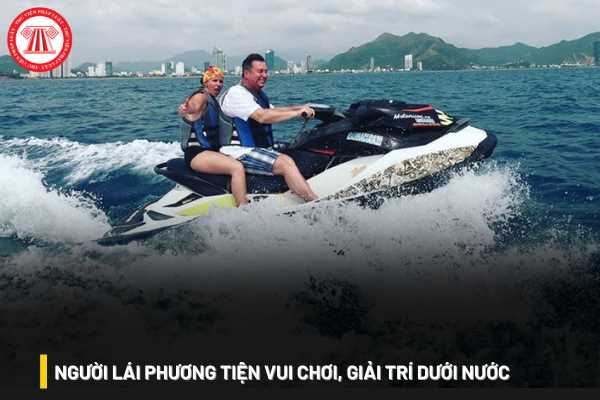 Người lái phương tiện vui chơi, giải trí dưới nước