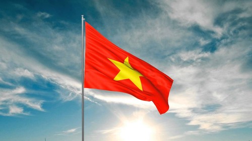 Hãy cùng treo cờ Tổ quốc lên đỉnh cao, để thể hiện tình yêu và lòng tự hào về đất nước Việt Nam trong những năm đại thắng đầy vinh quang. Cờ đỏ sao vàng tung bay trên khắp mọi nẻo đường, gợi nhắc lại ký ức vị thế của đất nước trong lòng dân tộc.