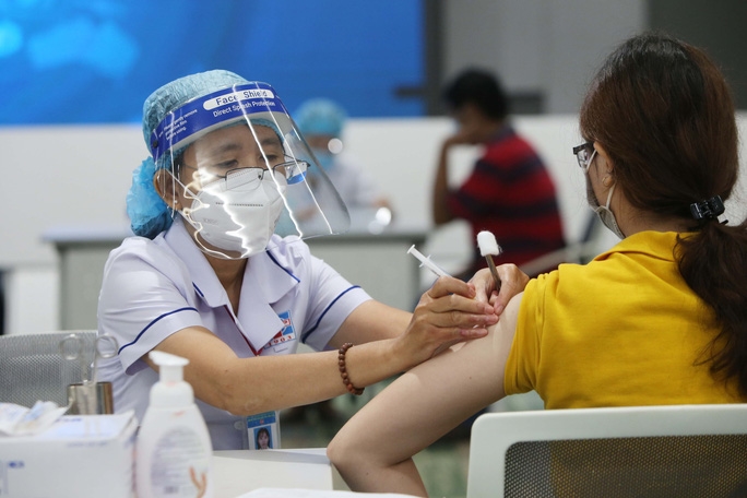 Hà Nội: Hoàn thành tiêm mũi 3 cho người trên 18 tuổi trước 31/01/2022