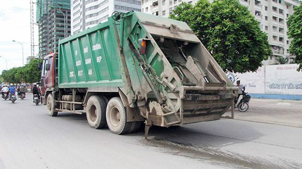 Xe chở rác không được làm rơi chất thải, rò rỉ nước xuống đường