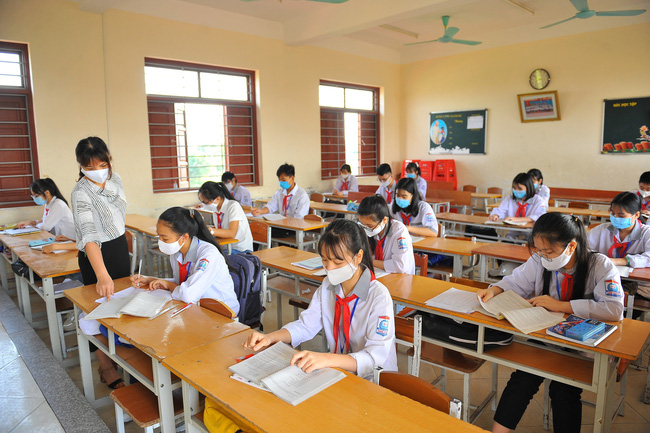 Thủ tướng: Lên kế hoạch cho học sinh trở lại trường trước 14/02/2022