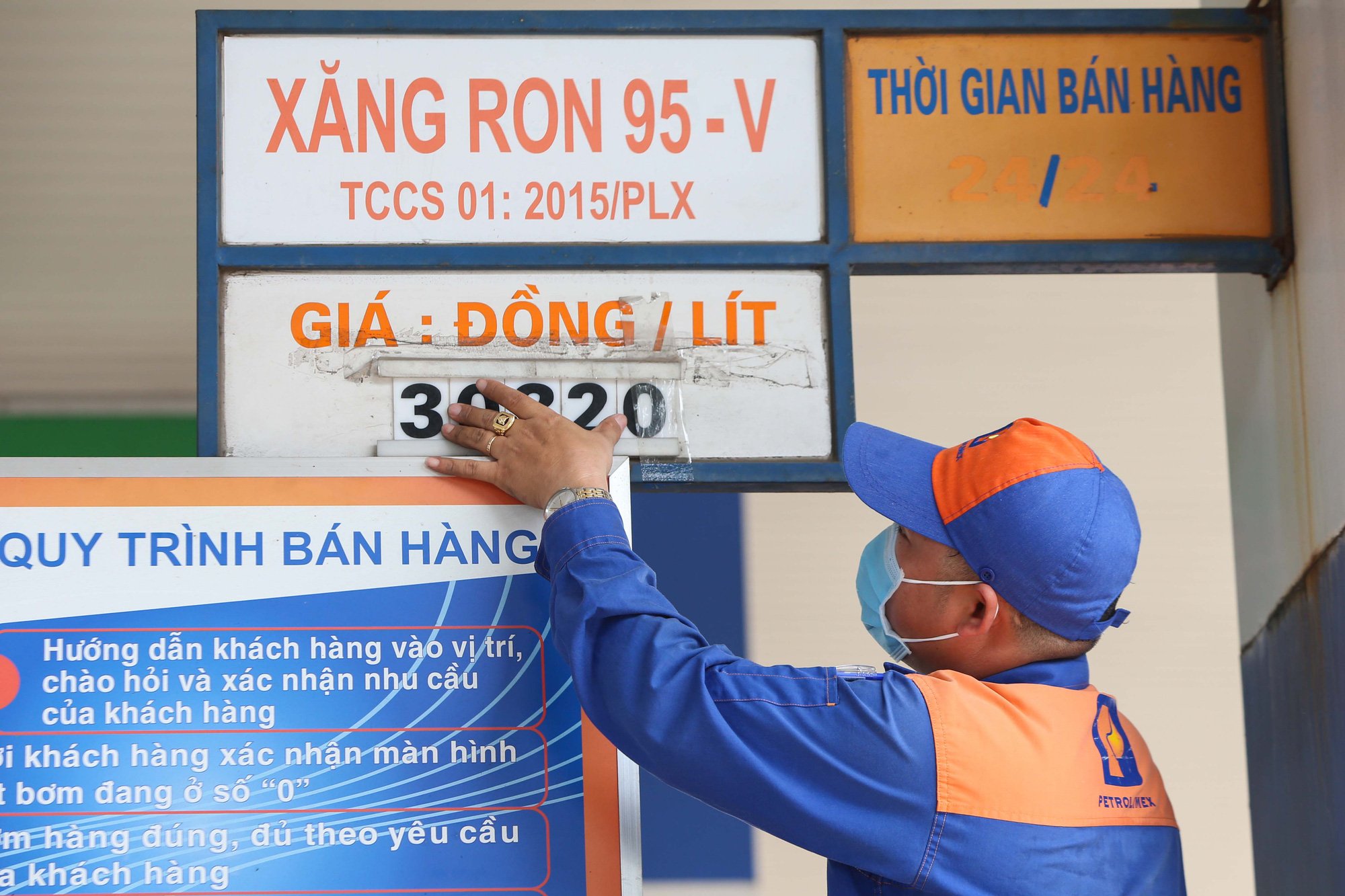 Giá xăng lập kỷ lục đang là chủ đề được quan tâm rất nhiều. Hãy xem hình ảnh để tìm hiểu rõ hơn về việc này và cùng trao đổi về chủ đề này nhé.