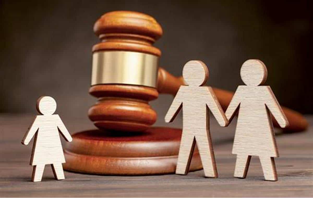 Con dưới 18 tuổi có được chia tài sản khi vợ chồng ly hôn không?