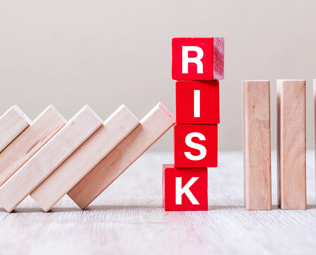 Rủi ro bảo đảm là gì? Nội dung report quản ngại trị khủng hoảng rủi ro 