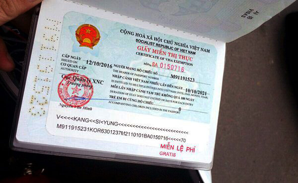 Hồ sơ đề nghị cấp giấy miễn thị thực cho người Việt Nam định cư ở nước ngoài