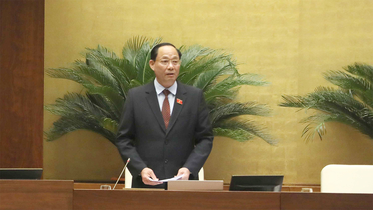 Phó Chủ tịch Quốc hội, Thượng tướng Trần Quang Phương điều hành phiên họp. Ảnh: Hồ Long