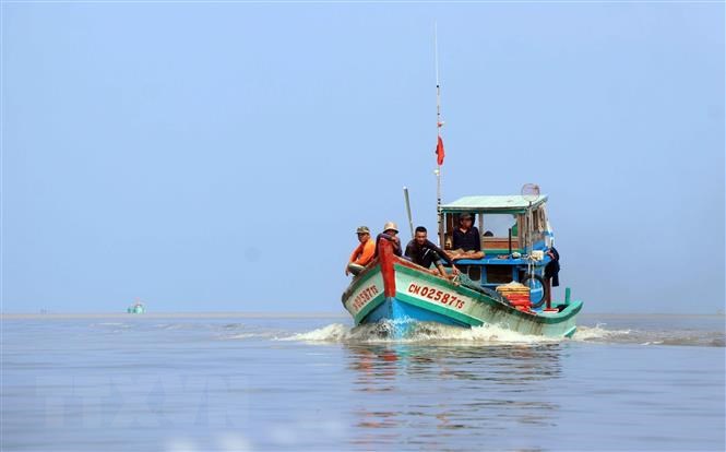 Một số giải pháp chống khai thác hải sản bất hợp pháp