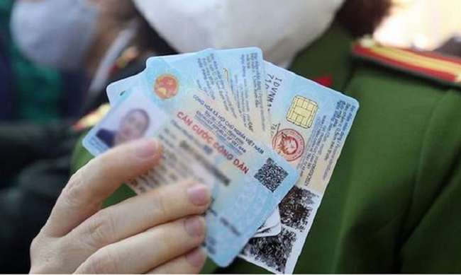 Khi nào phải nộp lại thẻ Căn cước công dân cho cơ quan công an?