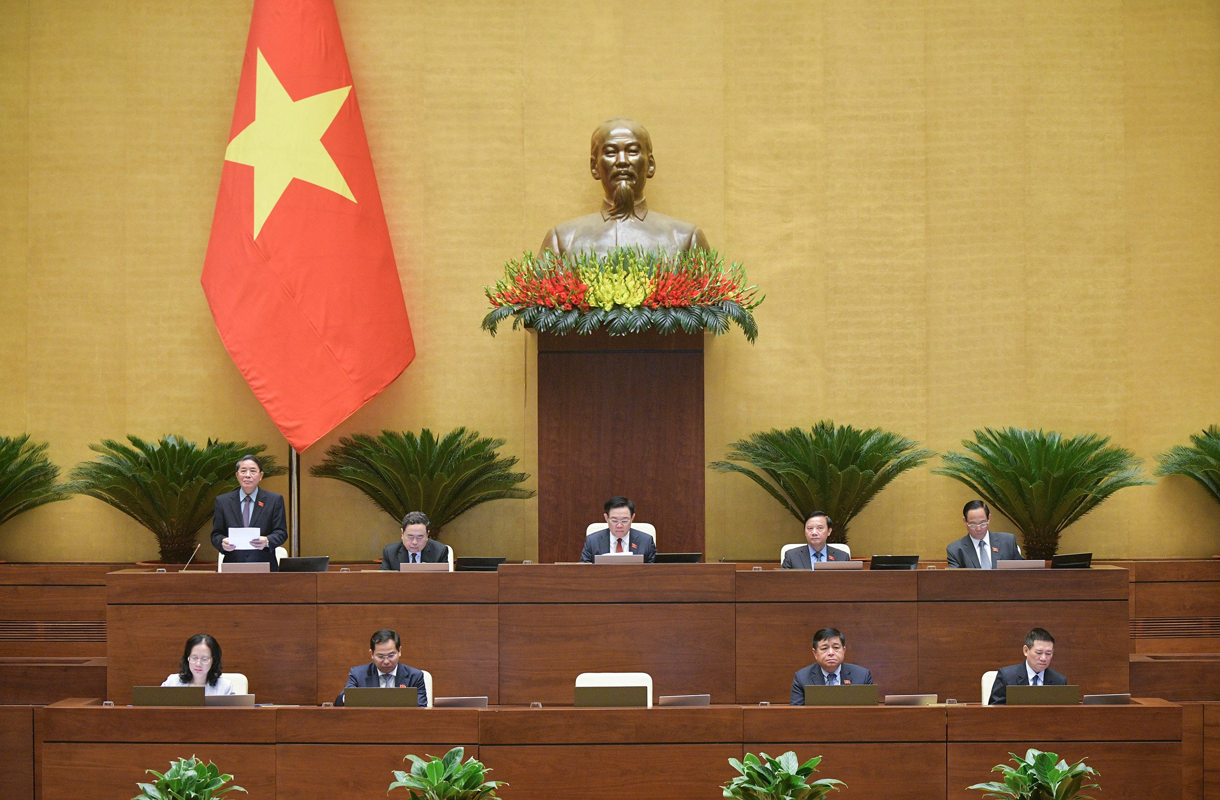 Phó Chủ tịch Quốc hội Nguyễn Đức Hải điều hành phiên họp sáng 2/11/2023
