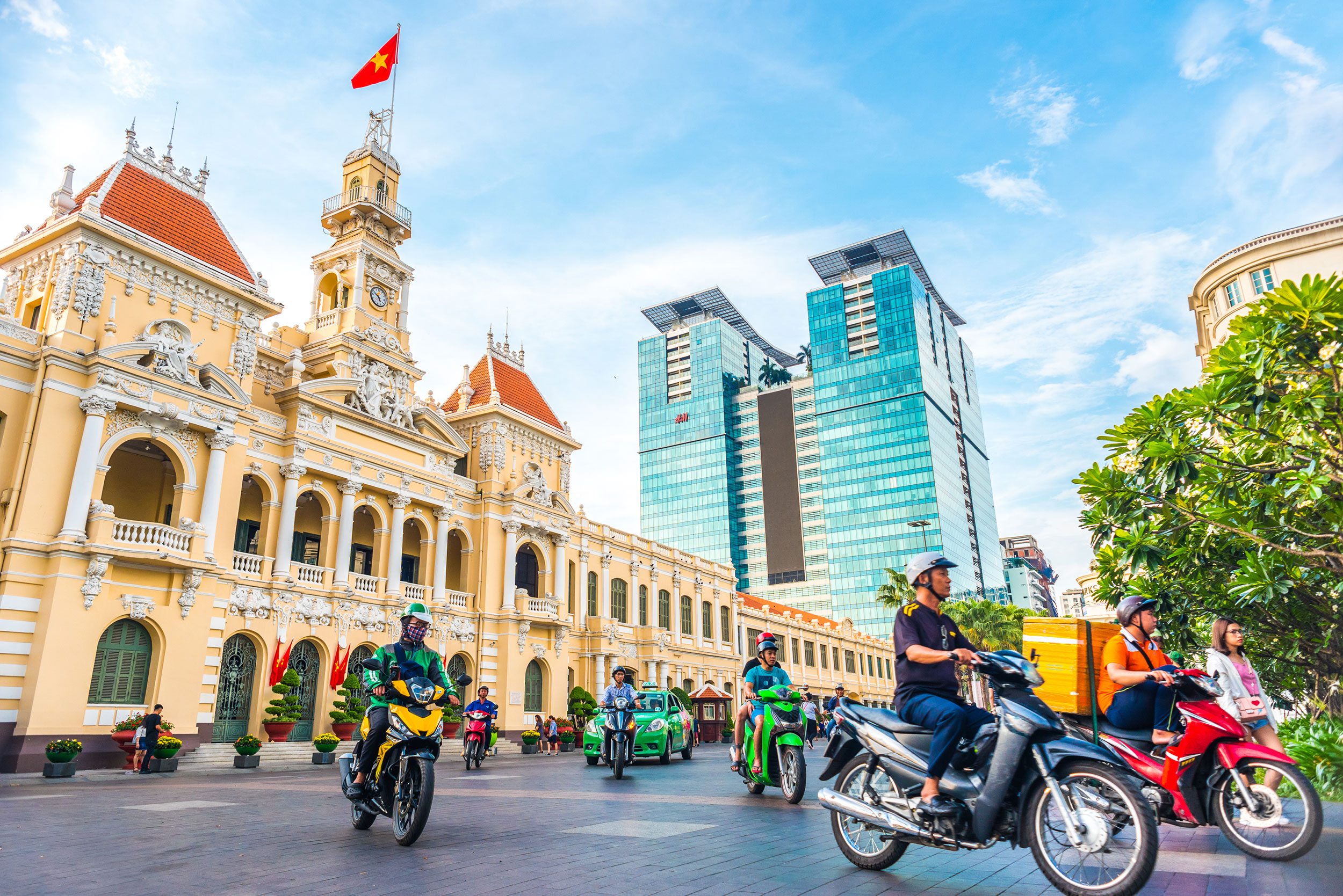 Dân số Thành phố Hồ Chí Minh hiện tại là bao nhiêu? 