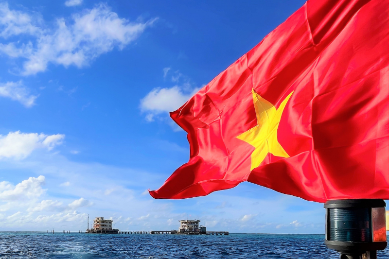 Chế độ pháp lý của vùng đặc quyền kinh tế và thềm lục địa Việt Nam