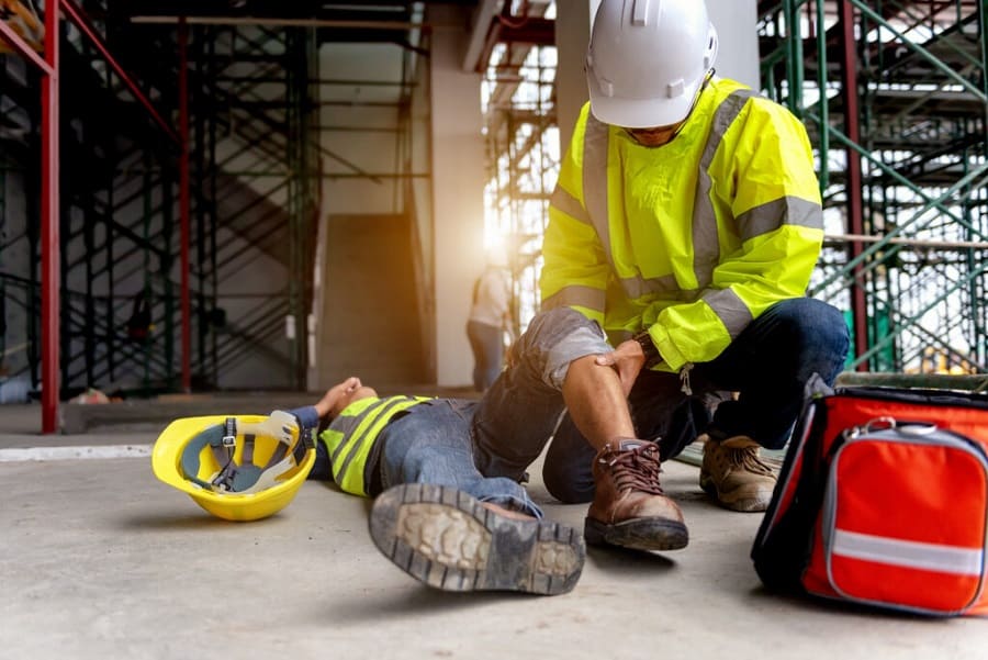 Tai nạn ngoài nơi làm việc, ngoài giờ làm việc có được hưởng chế độ tai nạn lao động không?