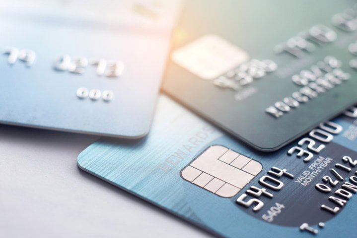 Thẻ ghi nợ là thẻ gì? Bao nhiêu tuổi được sử dụng thẻ ghi nợ? 