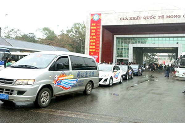 Xe ô tô du lịch nước ngoài 16 chỗ có được tham gia giao thông tại Việt Nam không? 