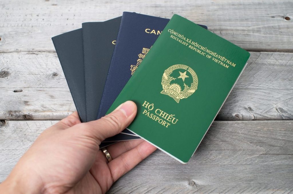 Hồ sơ nhập quốc tịch Việt Nam cho người nước ngoài