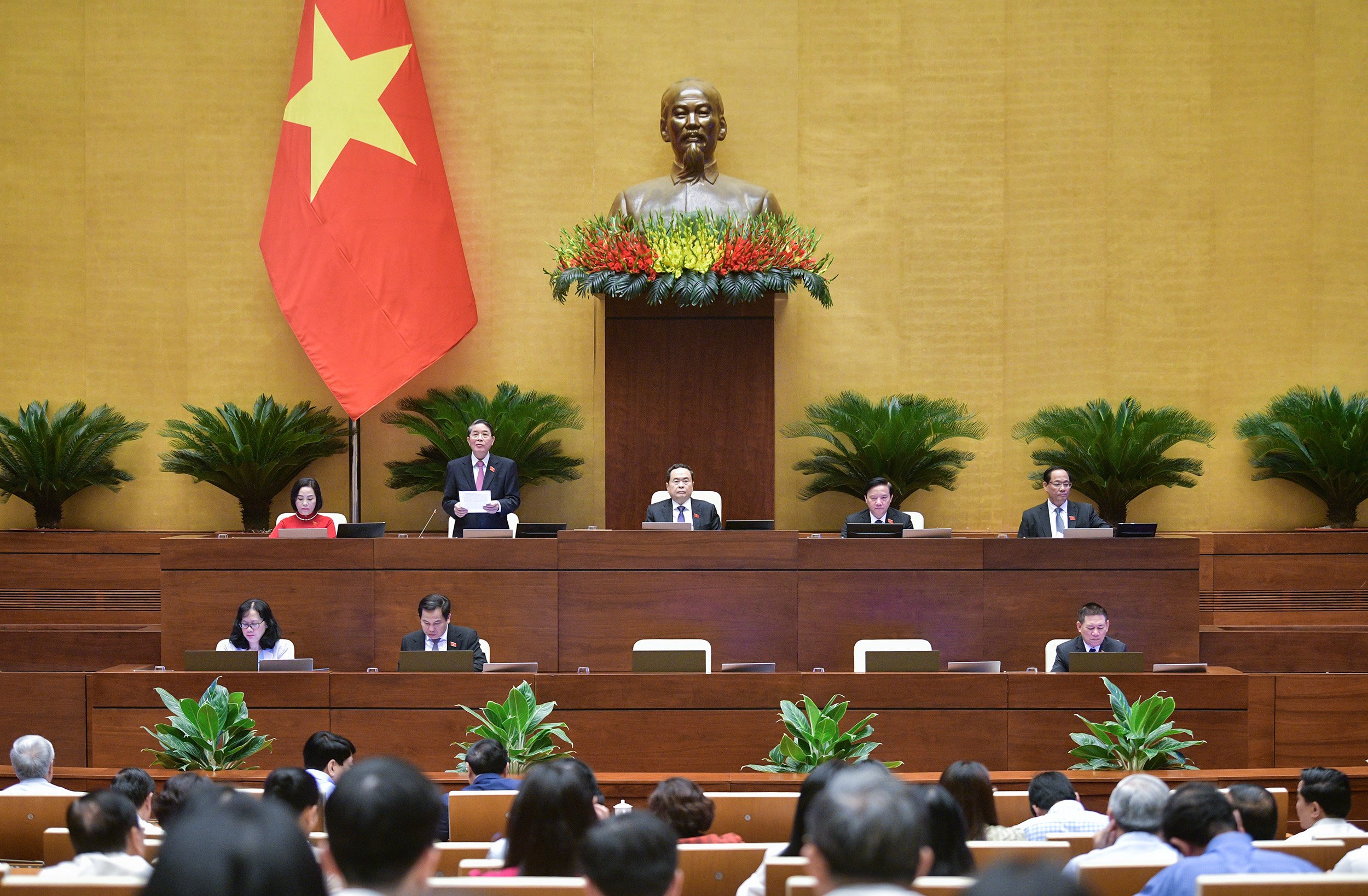 Phó Chủ tịch Quốc hội Nguyễn Đức Hải điều hành nội dung phiên họp sáng 07/6.