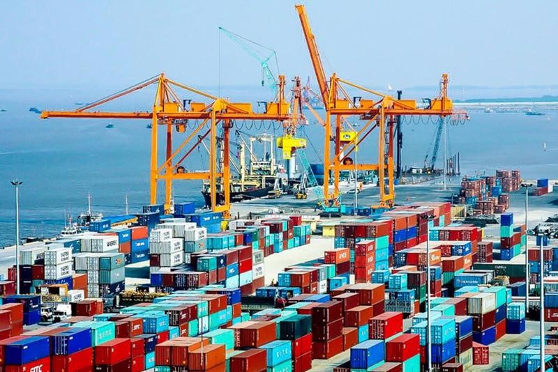 Giá dịch vụ bốc dỡ container tại cảng biển Việt Nam