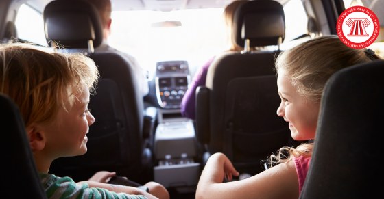 Đề xuất phạt tới 1 triệu đồng khi chở trẻ em dưới 10 tuổi ngồi hàng ghế trước trên ô tô