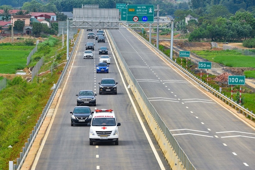 Đề xuất 07 đối tượng được miễn thu phí sử dụng đường cao tốc
