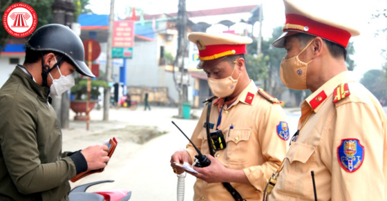 Quy định về hiệu lệnh dừng phương tiện giao thông khi đang ngồi trên phương tiện giao thông tuần tra