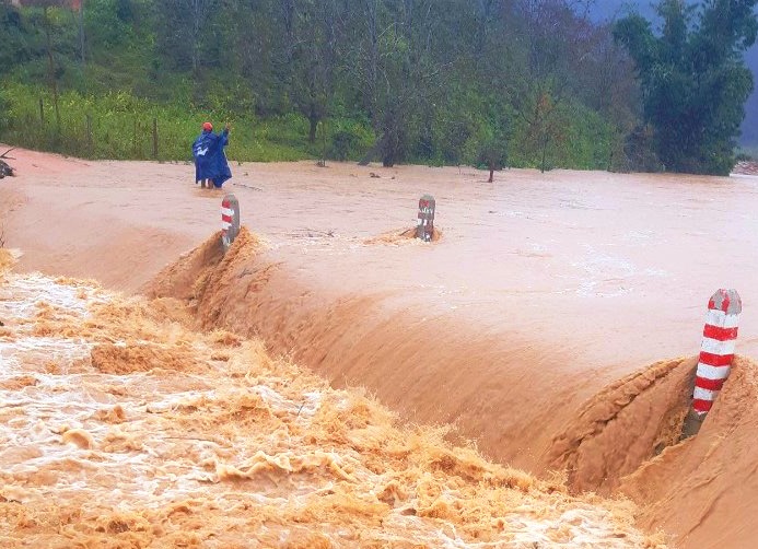 Ứng phó bão số 3: Tuyệt đối không tổ chức khai giảng tại những nơi mưa lớn có nguy cơ sạt lở, ngập úng