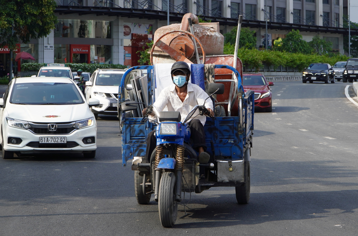 UBND cấp tỉnh phải xây dựng văn bản hướng dẫn về xe thô sơ, xe chở hàng bốn bánh có gắn động cơ trước 15/11/2024