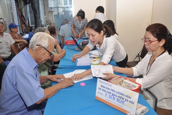 Đề xuất cán bộ không được tái bổ nhiệm chờ đủ tuổi nghỉ hưu vẫn hưởng nguyên lương