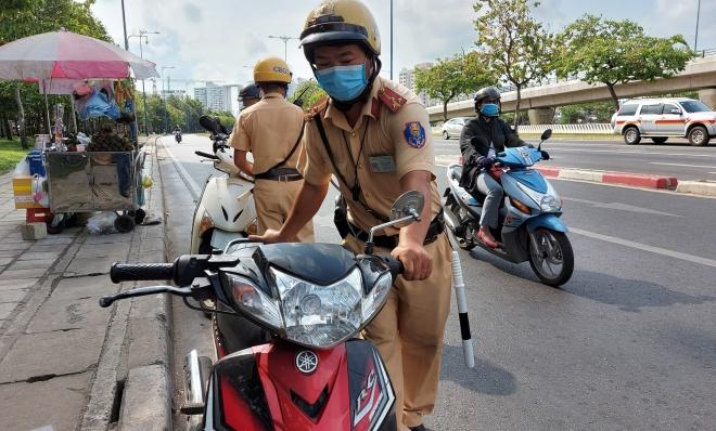 Quy định mới nhất về tạm giữ phương tiện và giấy phép với người vi phạm giao thông của CSGT