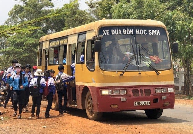 Xe ô tô kinh doanh chở trẻ mầm non và học sinh phải sơn màu vàng đậm từ 01/01//2025