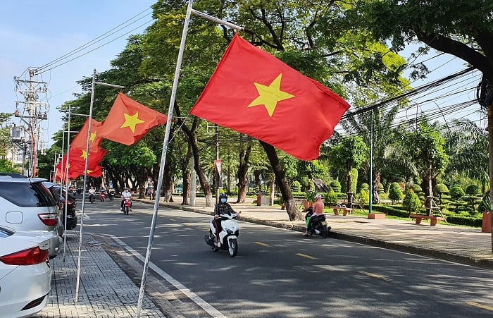 Cán bộ, công chức, viên chức được nghỉ 05 ngày liên tục dịp lễ 30/4 và 01/5 năm 2025