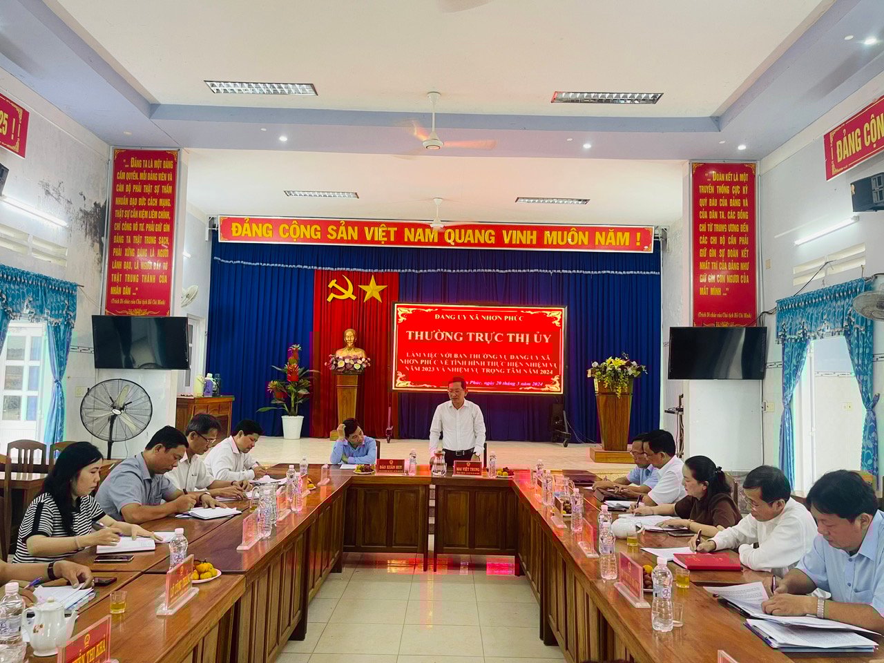 Đảng ủy xã phường được lập 3 cơ quan giúp việc sau sáp nhập