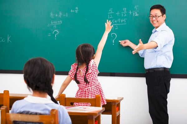 Giáo viên có bắt buộc phải có chứng chỉ tin học ngoại ngữ để xét thăng hạng không