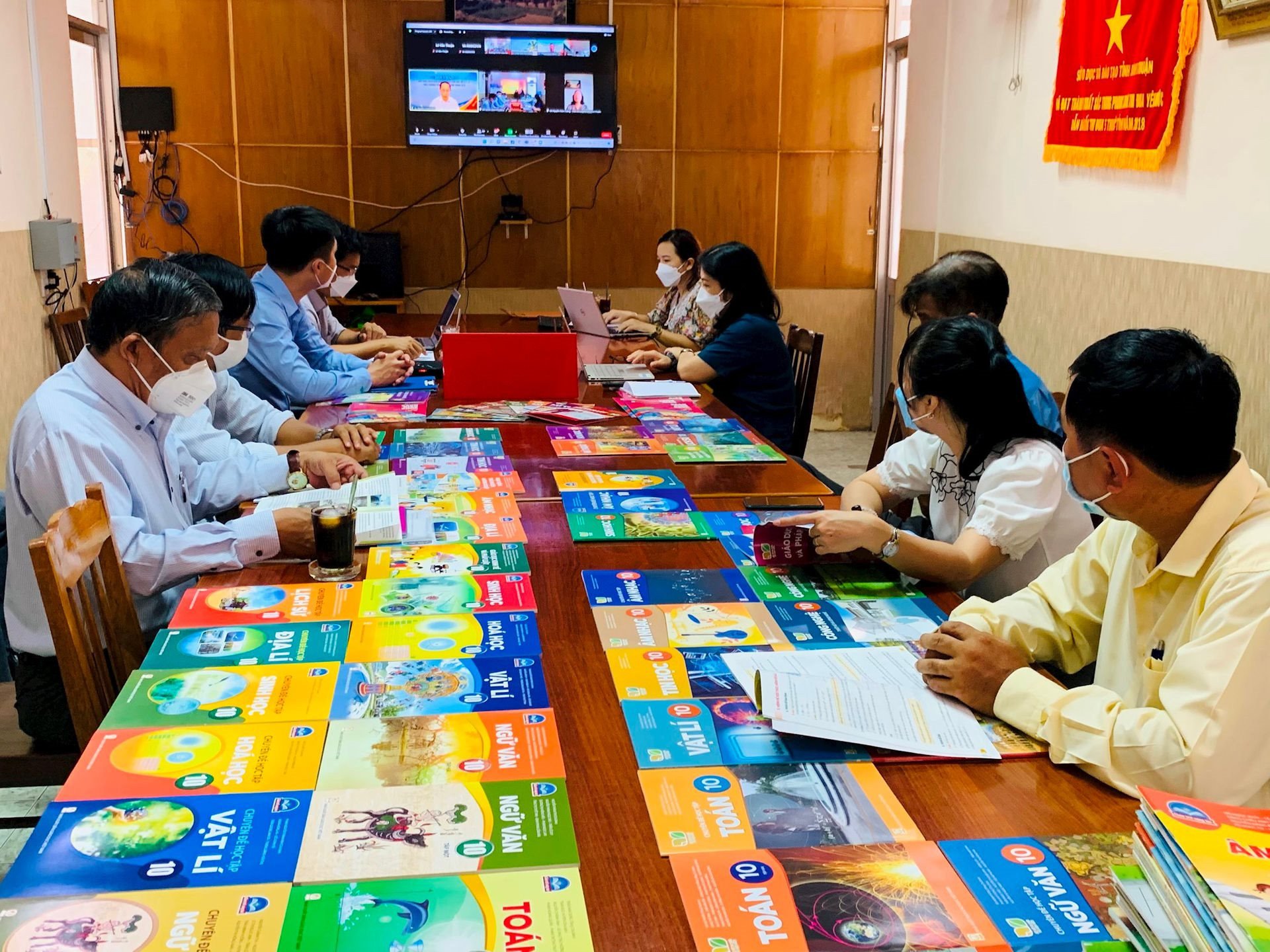 Giao Giám đốc Sở GD&ĐT tổ chức biên soạn tài liệu giáo dục địa phương (dự kiến) (Hình ảnh từ Internet)