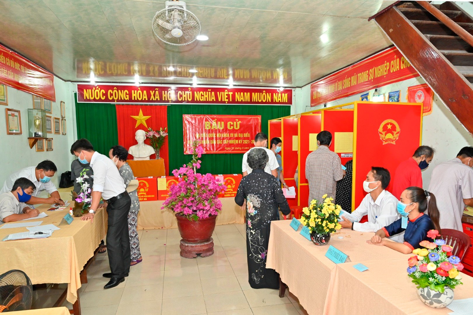 Tiêu chuẩn chức danh Bí thư đảng ủy, Chủ tịch HĐND cấp xã tại TP Hồ Chí Minh từ ngày 07/5/2025 (Hình ảnh từ Internet)