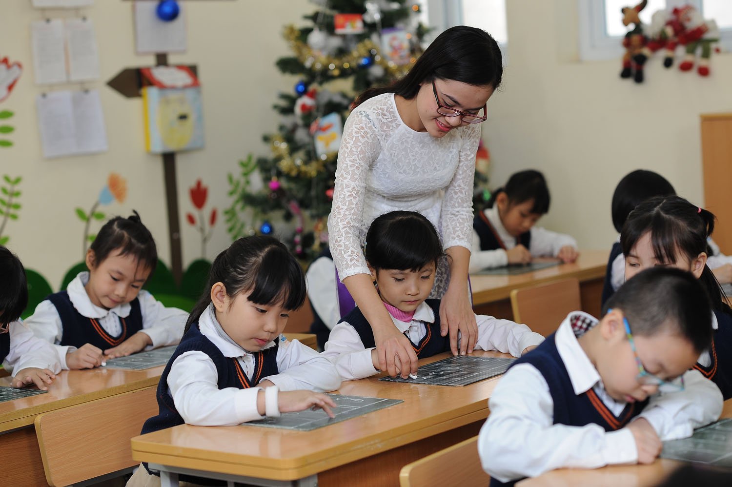Tải về mẫu phiếu tự đánh giá của giáo viên các cấp năm 2025
