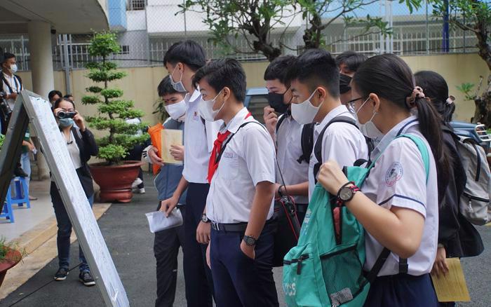 Tài liệu hướng dẫn đăng ký tuyển sinh đầu cấp năm học 2025-2026 TPHCM với cha mẹ học sinh