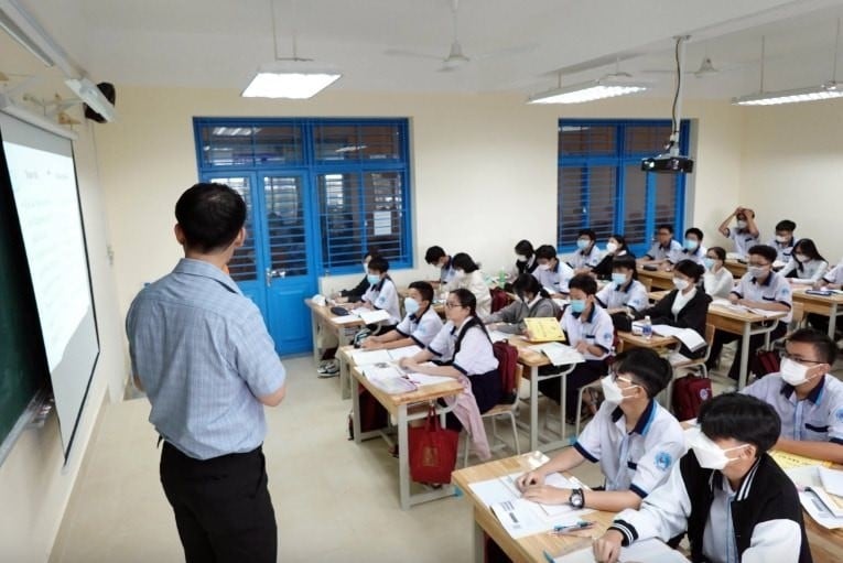 Đề xuất cách tính tiền lương dạy thêm giờ dành cho giáo viên