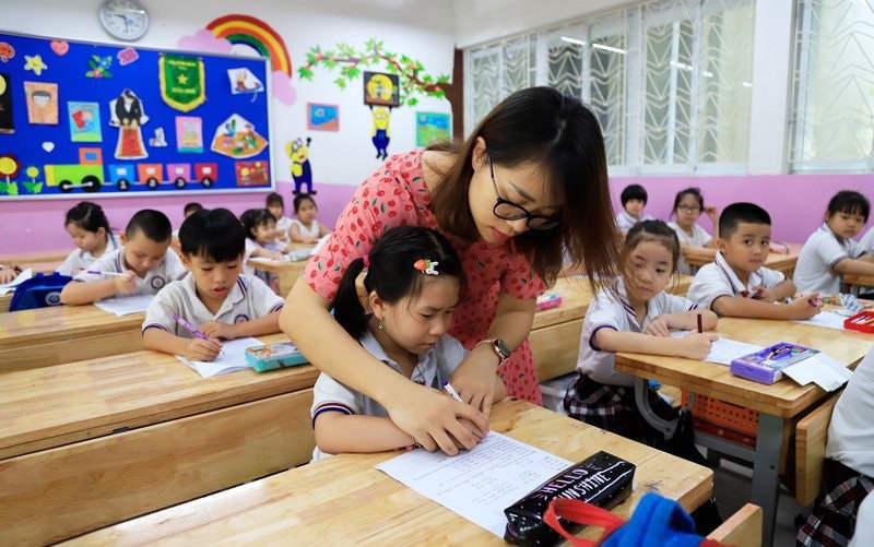 Đề xuất mới về cách tính tiền lương dạy thêm giờ với giáo viên công lập 
